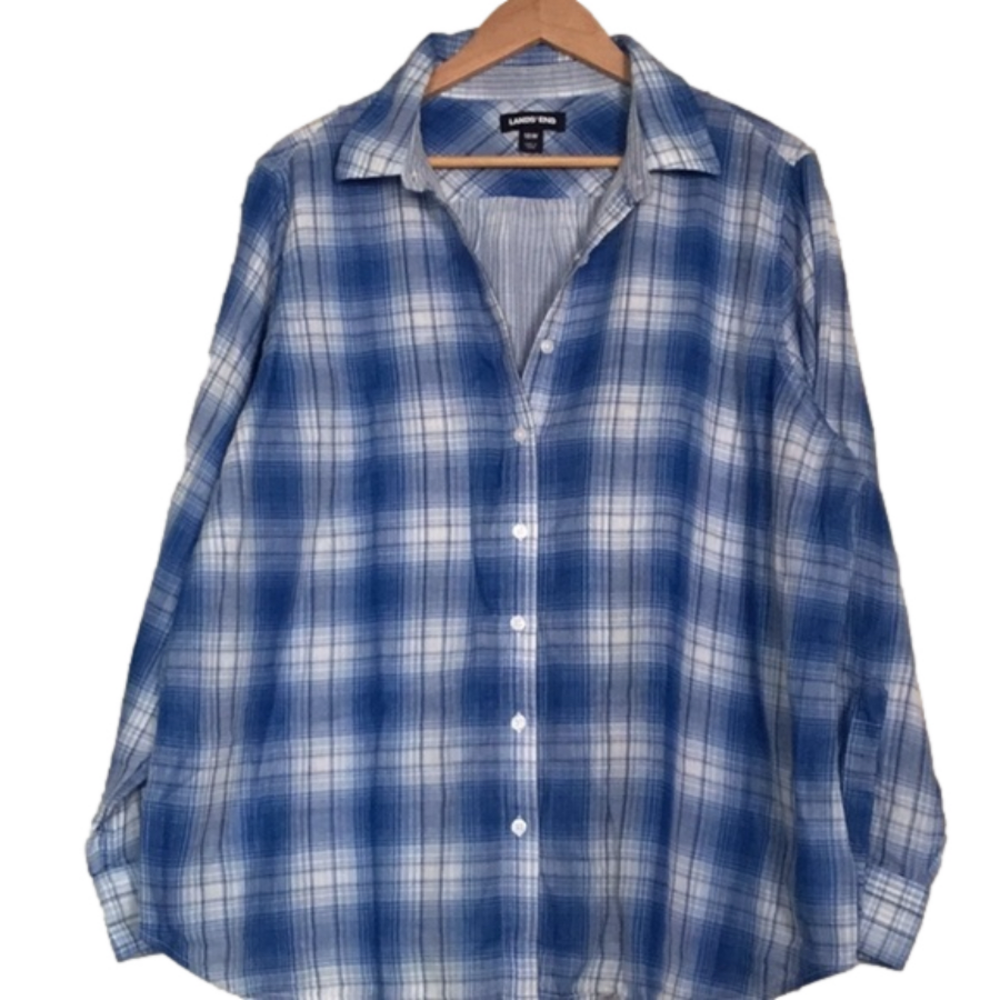 Land’s END sz 18 W 100% cotton blue / white button down shirt .